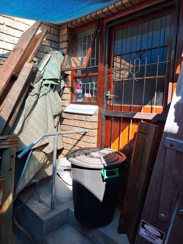 To Let 2 Bedroom Property for Rent in Loevenstein Western Cape